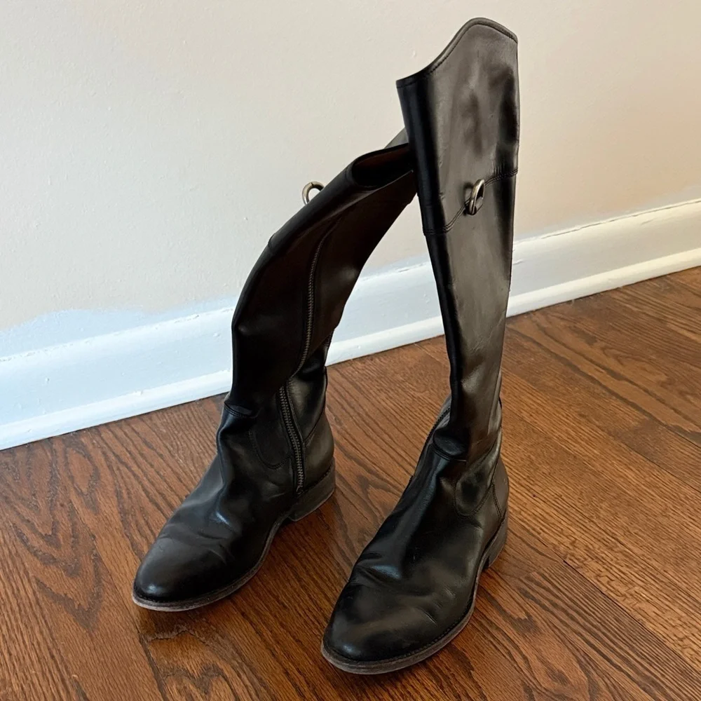 Frye Women’s 7 Sleek Black Leather Knee Level Boots